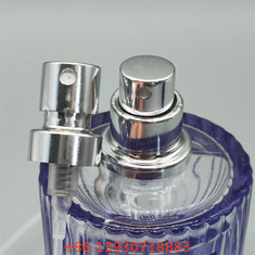 Minimalistische Parfum Spraypomp voor Moderne Unisex Geuren met Subtiel Design & Eenvoudige Bediening