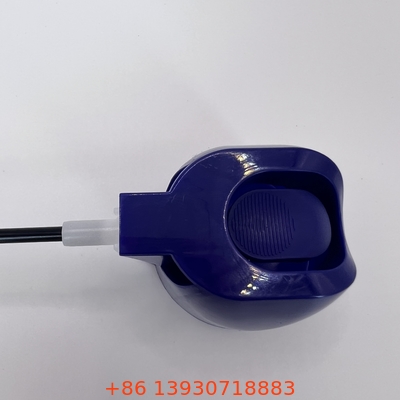 Witte aerosol kan in verpakking