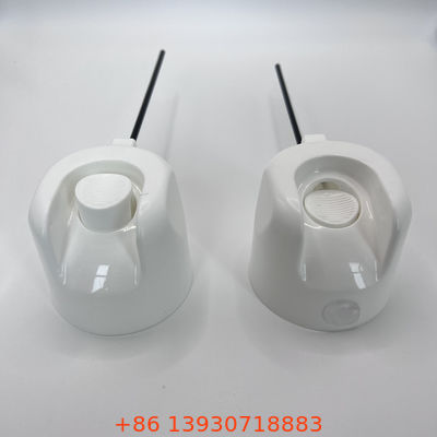 Spuitactuator met verlengbuis en lekvrije afdichting voor het reinigen van moeilijk bereikbare plaatsen