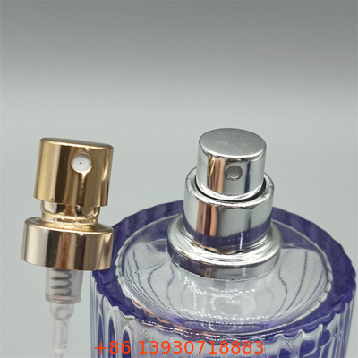 Decoratieve parfumspraypomp voor cadeau-sets geuren met sierlijke details & cadeau-klaar beroep